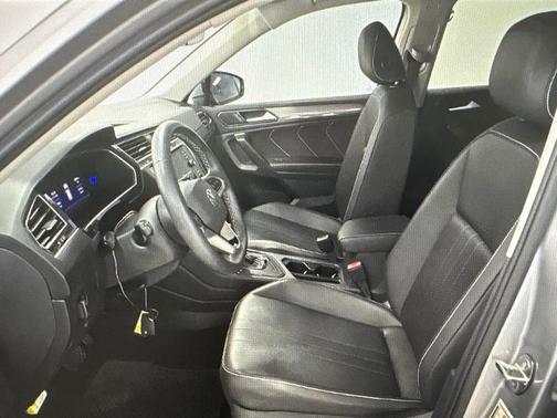 Silver Metallic 2023 Volkswagen Tiguan 2.0T SE