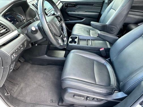 Platinum White Pearl 2022 Honda Odyssey Touring
