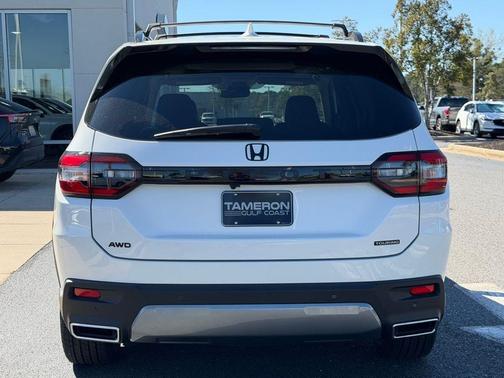 Platinum White Pearl 2026 Honda Pilot Touring 8-Passenger