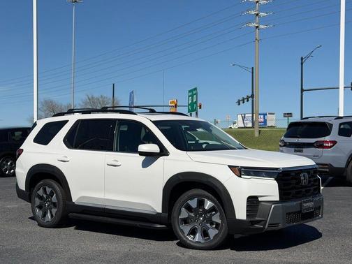 Platinum White Pearl 2026 Honda Pilot Touring 8-Passenger