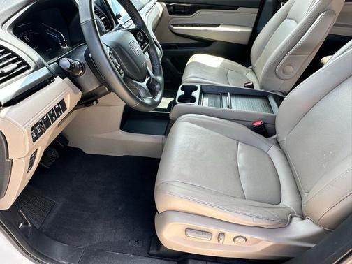 Platinum White Pearl 2020 Honda Odyssey Elite