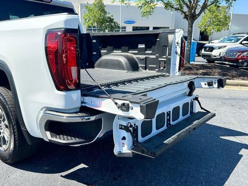Summit White 2025 GMC Sierra 1500 SLT