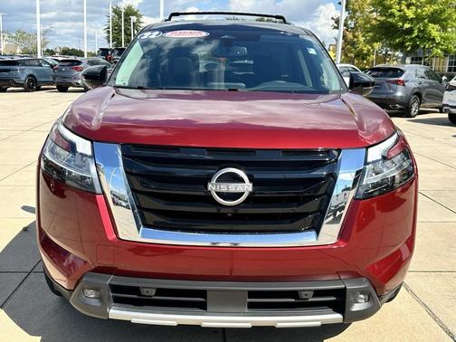 2022 Nissan Pathfinder SL 2WD
