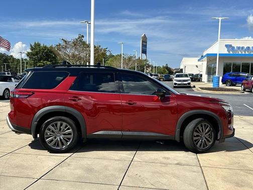 2022 Nissan Pathfinder SL 2WD