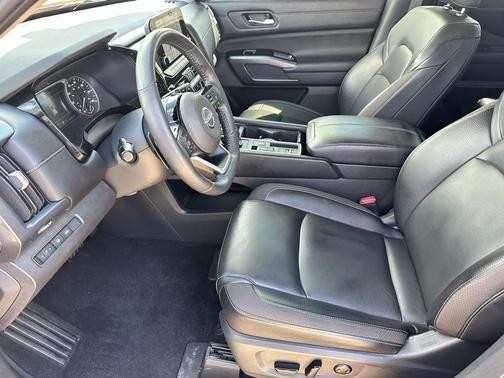2022 Nissan Pathfinder SL 2WD