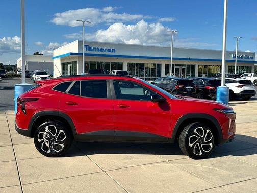 Apex Red 2026 Chevrolet Trax FWD 2RS