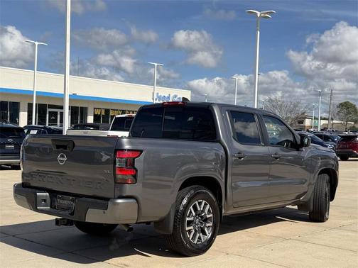 2024 Nissan Frontier SL