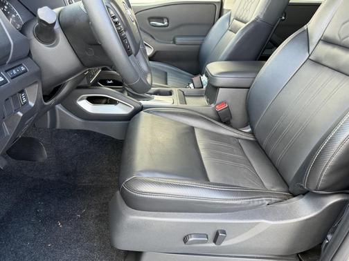 2024 Nissan Frontier SL