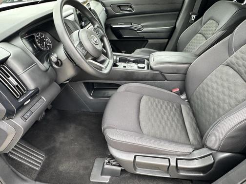 2024 Nissan Pathfinder S 4WD