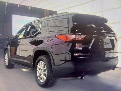 Mosaic Black Metallic 2021 Chevrolet Traverse LT Cloth