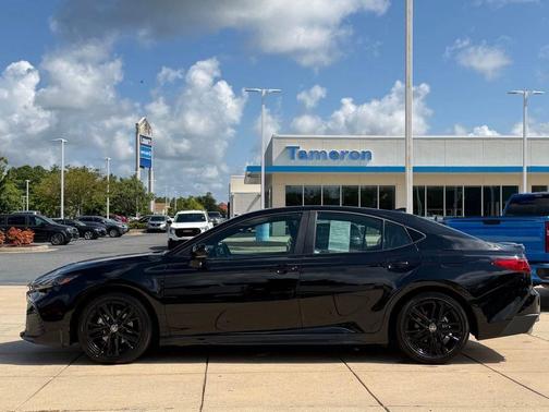Black 2025 Toyota Camry SE