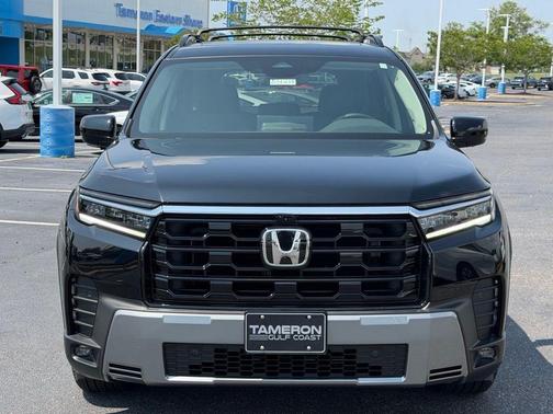 Crystal Black Pearl 2026 Honda Pilot Touring 8-Passenger