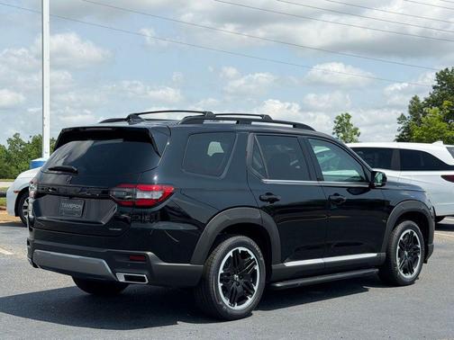 Crystal Black Pearl 2026 Honda Pilot Touring 8-Passenger