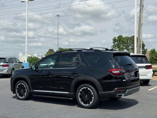 Crystal Black Pearl 2026 Honda Pilot Touring 8-Passenger