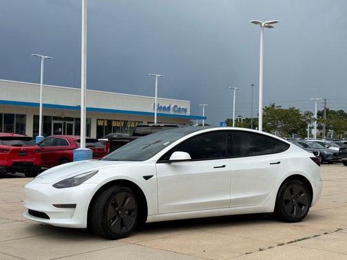 Pearl White Multi-Coat 2023 Tesla Model 3 Standard Range