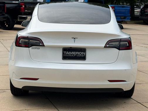 Pearl White Multi-Coat 2023 Tesla Model 3 Standard Range