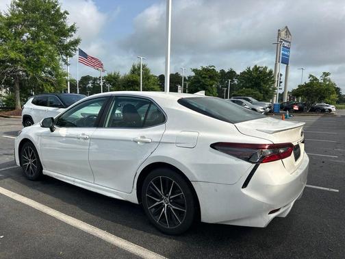 White 2022 Toyota Camry SE