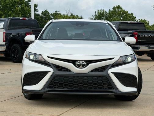 White 2022 Toyota Camry SE