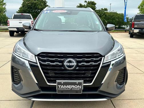 Gun Metallic 2024 Nissan Kicks SV