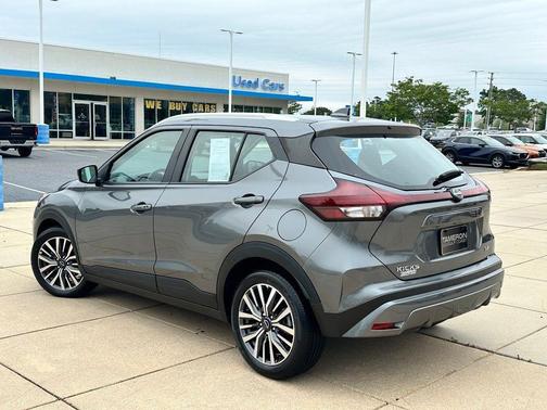Gun Metallic 2024 Nissan Kicks SV
