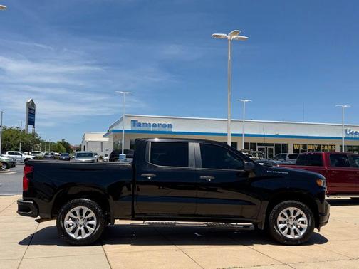 Black 2019 Chevrolet Silverado 1500 Custom