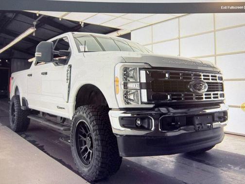 Oxford White 2025 Ford F-250 XLT