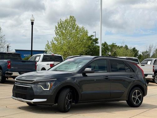 Interstellar Gray 2025 Kia Niro LX