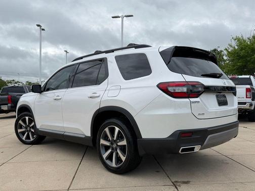 Platinum White Pearl 2025 Honda Pilot Elite