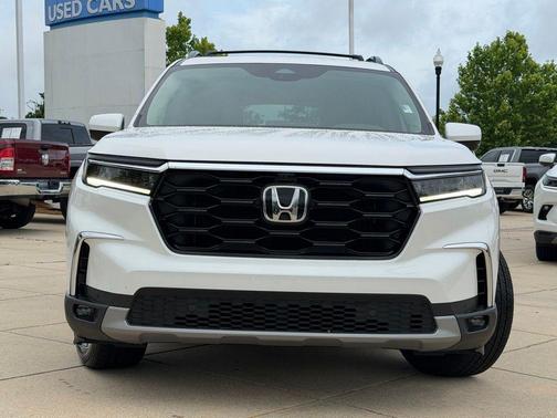 Platinum White Pearl 2025 Honda Pilot Elite