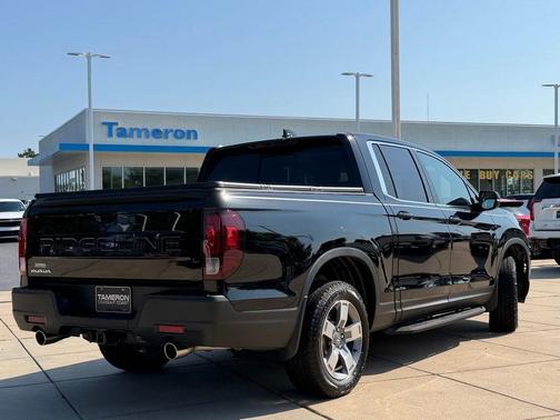 Crystal Black Pearl 2025 Honda Ridgeline RTL
