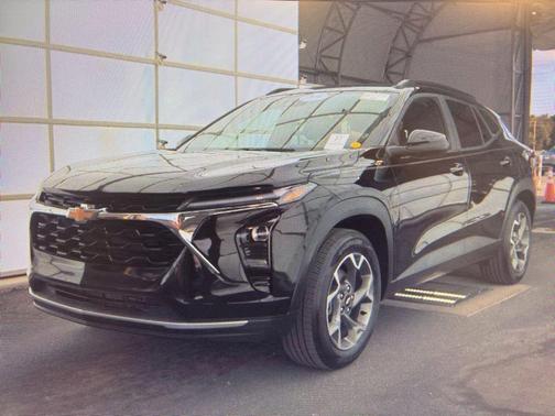 Mosaic Black Metallic 2025 Chevrolet Trax LT