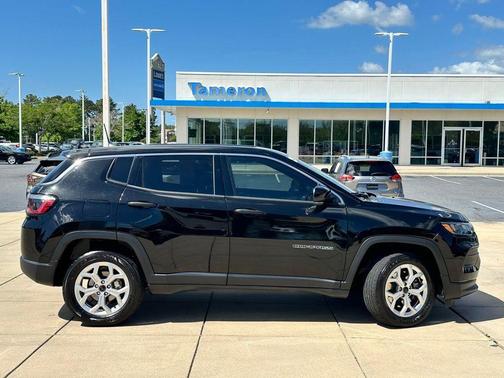 Diamond Black Crystal Pearlcoat 2025 Jeep Compass Sport
