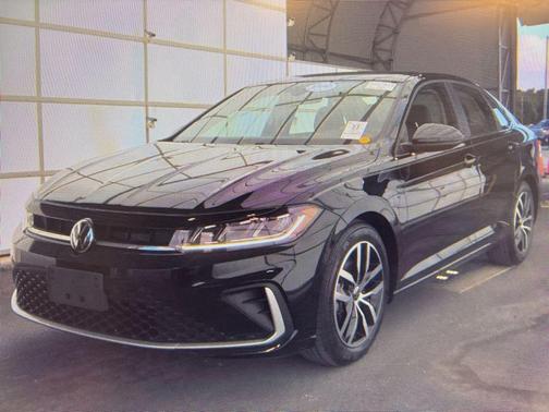 Deep Black Pearl 2025 Volkswagen Jetta 1.5T SE
