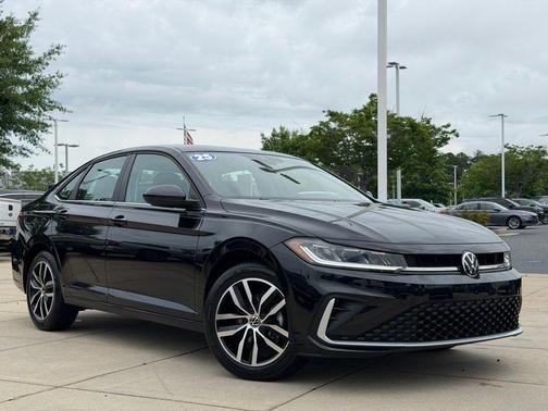 Deep Black Pearl 2025 Volkswagen Jetta 1.5T SE
