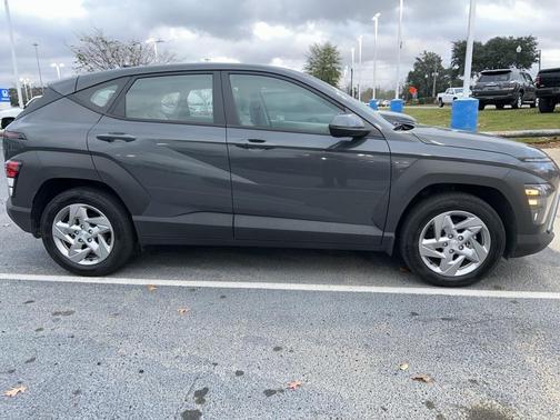 2024 Hyundai KONA SE
