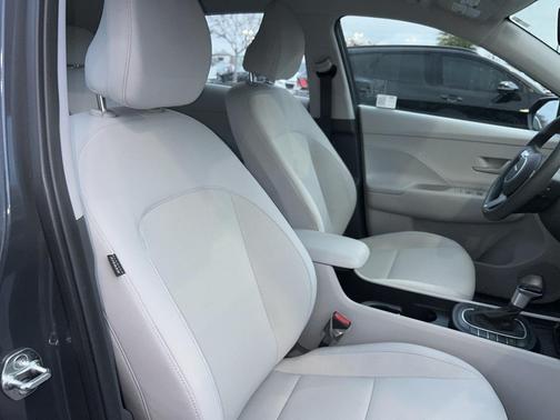 2024 Hyundai KONA SE