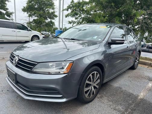 Platinum Gray Metallic 2017 Volkswagen Jetta 1.4T SE