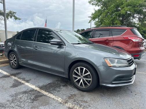 Platinum Gray Metallic 2017 Volkswagen Jetta 1.4T SE