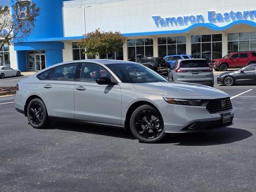 Urban Gray Pearl 2025 Honda Accord SE