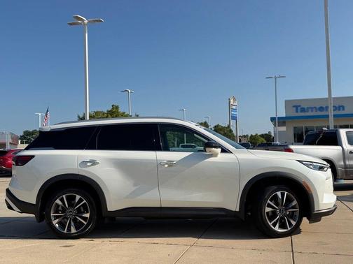 Majestic White 2023 INFINITI QX60 Luxe
