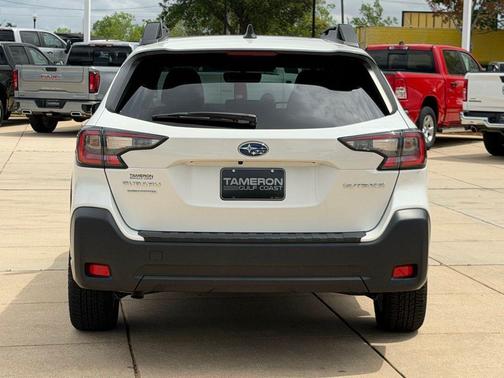 Crystal White Pearl 2024 Subaru Outback Premium