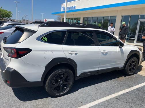 Crystal White Pearl 2024 Subaru Outback Premium