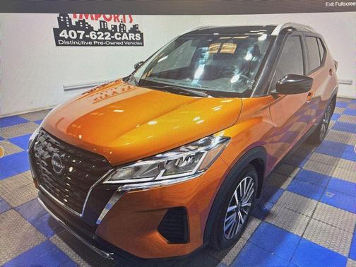Monarch Orange Metallic/Super Black 2024 Nissan Kicks SV