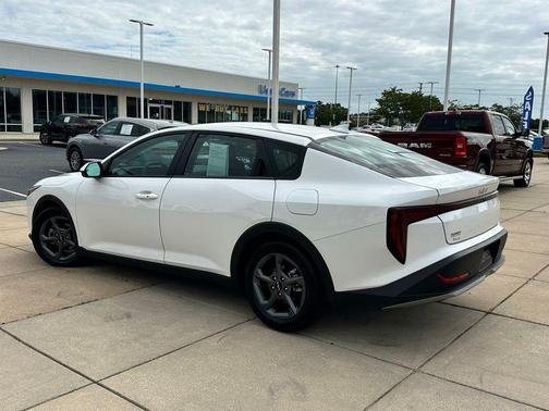 Snow White Pearl 2025 Kia K4 LXS