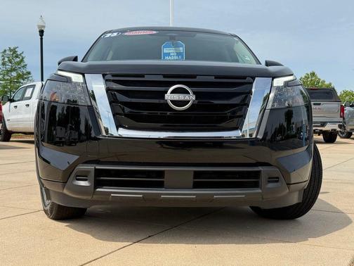 Super Black 2025 Nissan Pathfinder SV 4WD