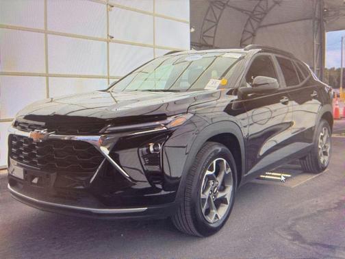 Mosaic Black Metallic 2025 Chevrolet Trax LT