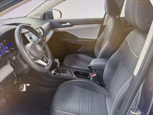 Platinum Gray Metallic 2024 Volkswagen Taos 1.5T SE