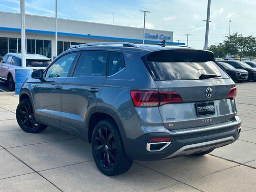 Platinum Gray Metallic 2024 Volkswagen Taos 1.5T SE