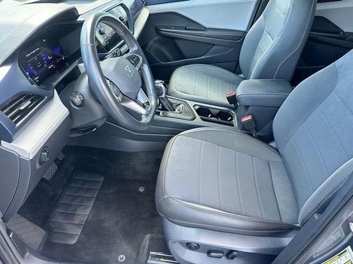 Platinum Gray Metallic 2024 Volkswagen Taos 1.5T SE