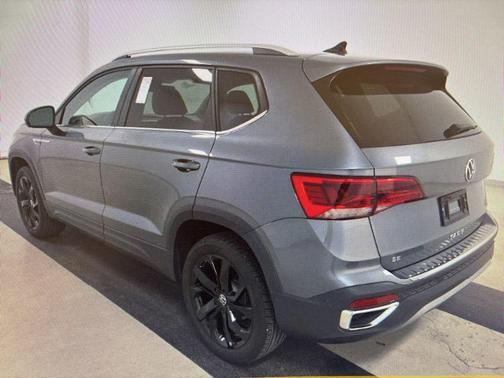 Platinum Gray Metallic 2024 Volkswagen Taos 1.5T SE